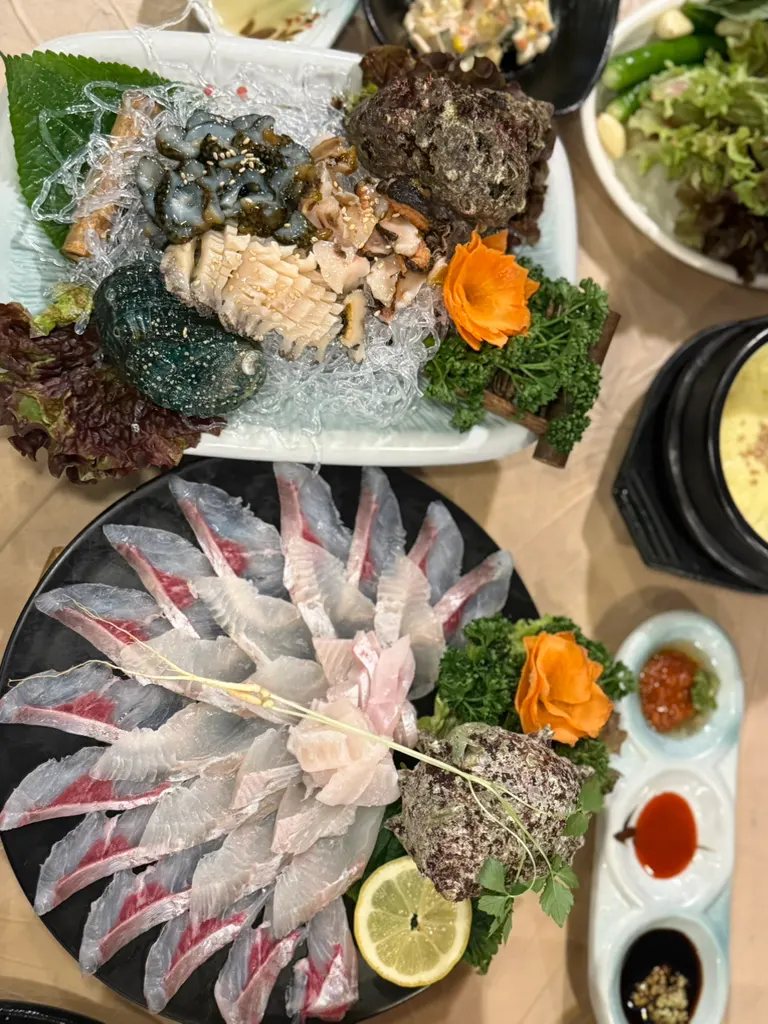 모듬회와 해산물 상차림